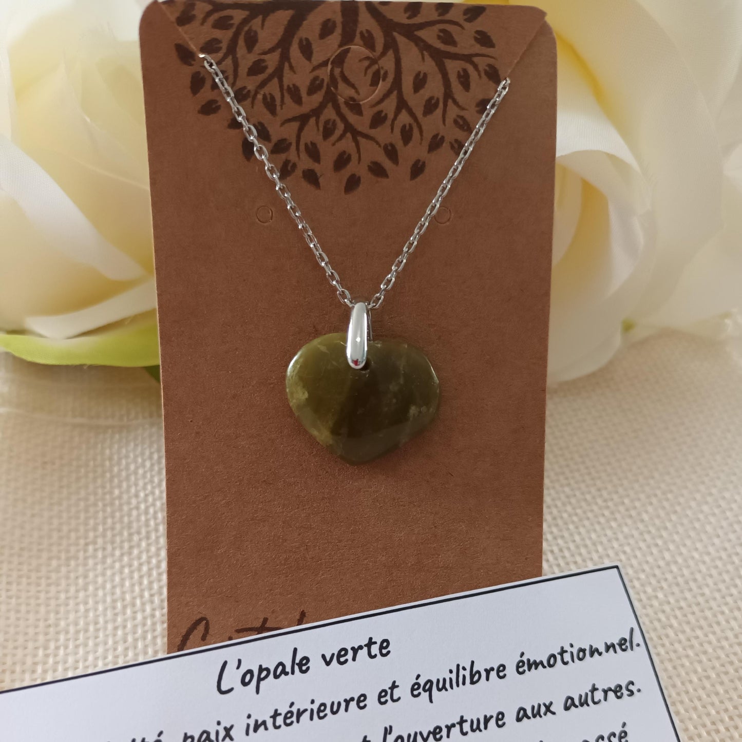 Pendentif cœur opale verte – chaîne acier inox argenté – 1,8 × 2 cm