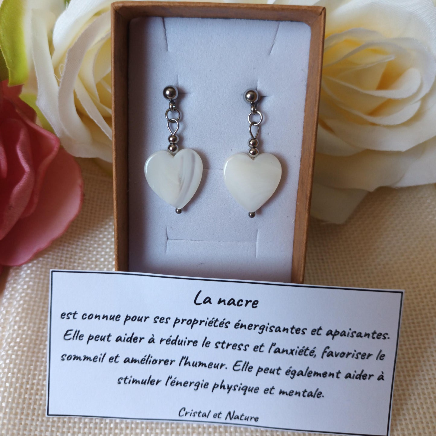 Boucles d’oreilles pendantes cœur nacre et acier inox - 5,8 × 1,5 cm