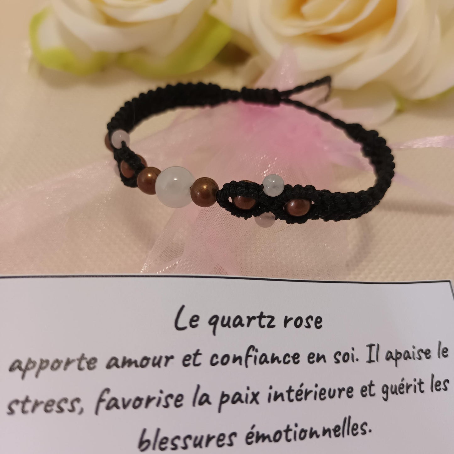Bracelet quartz rose et laiton - micro-macramé - réglable