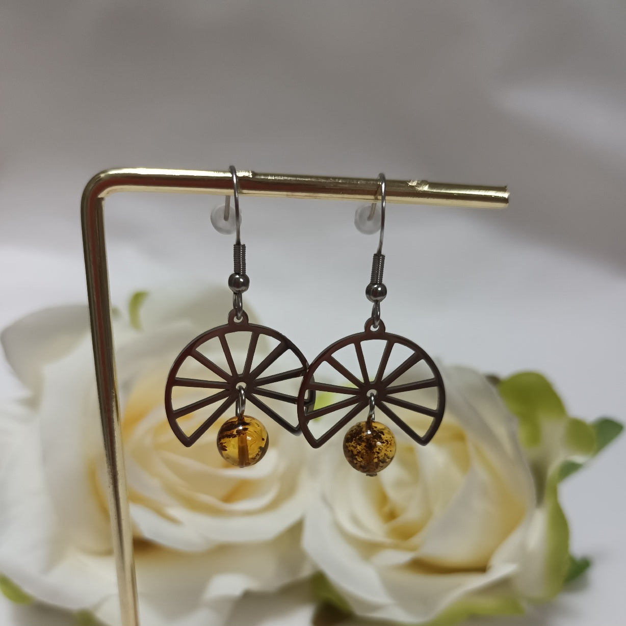 Boucles d’oreilles éventail ambre naturel - acier inoxydable - 4,4 × 2,2 cm