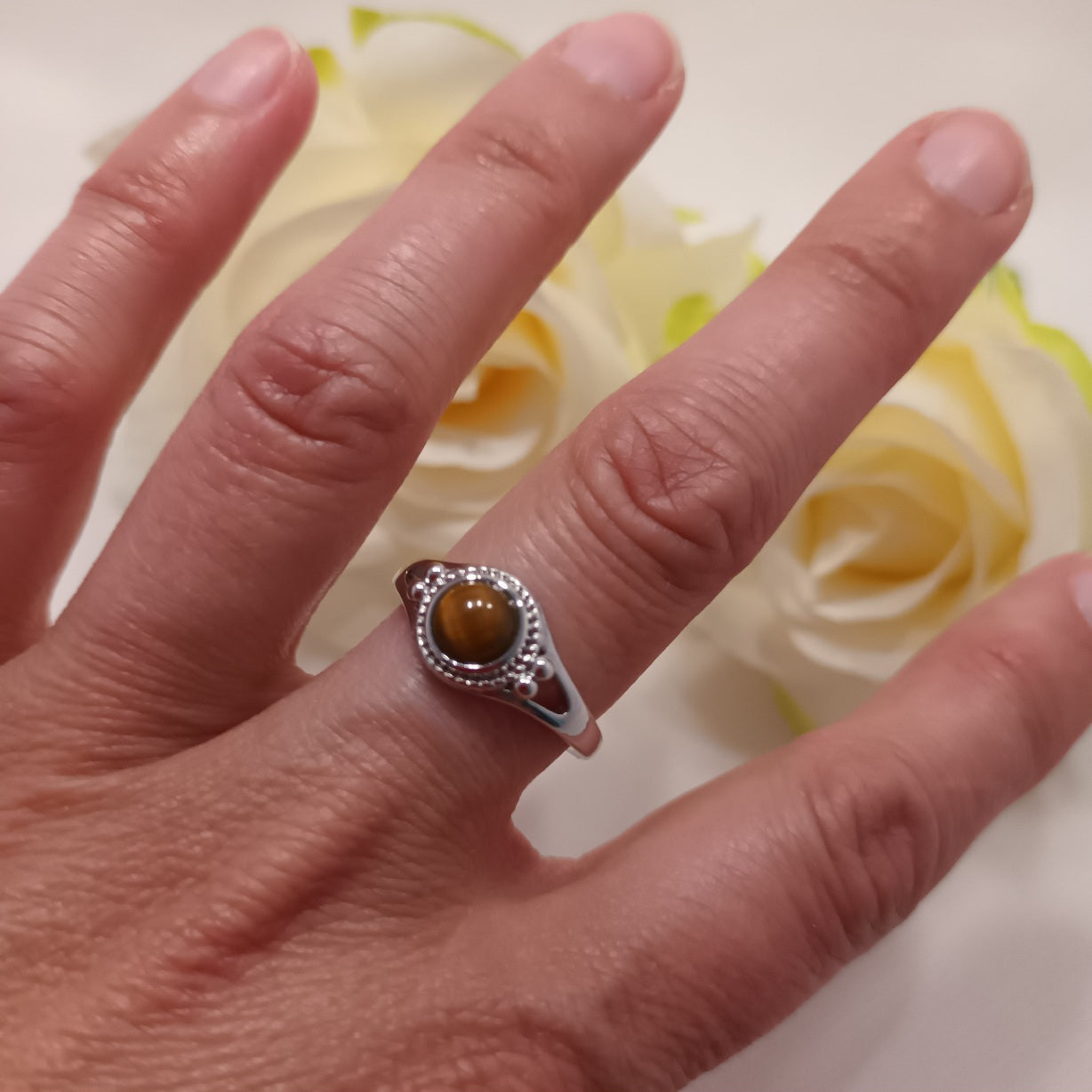 Bague réglable œil de tigre - pierre ronde - laiton rhodié