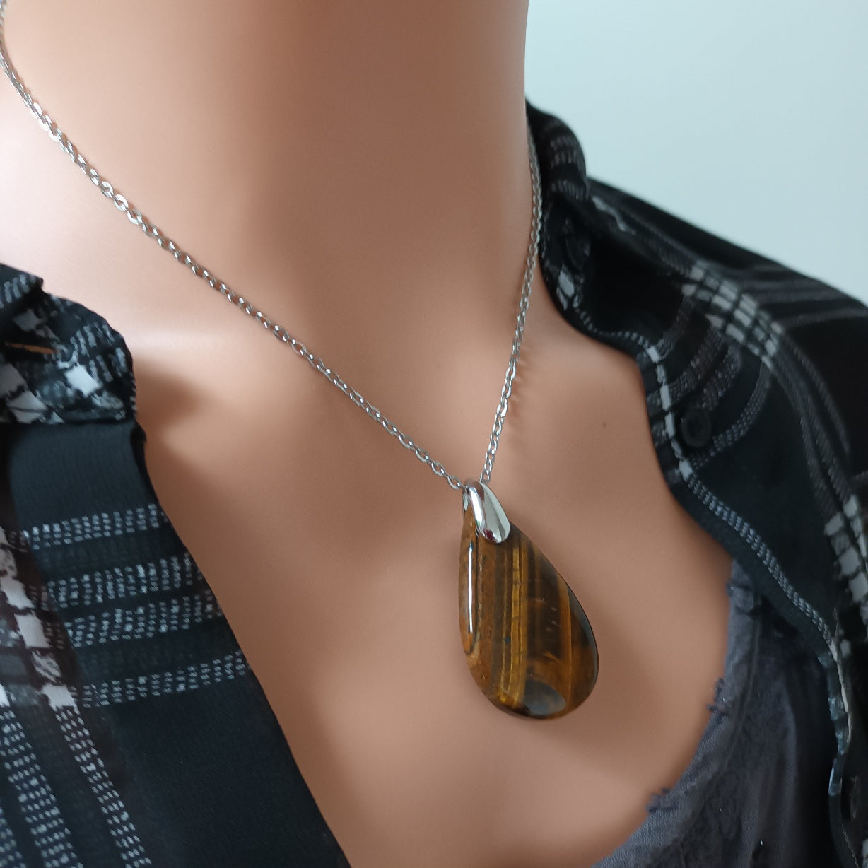 Pendentif œil de tigre - 4 × 2,7 cm - chaîne acier inox argenté