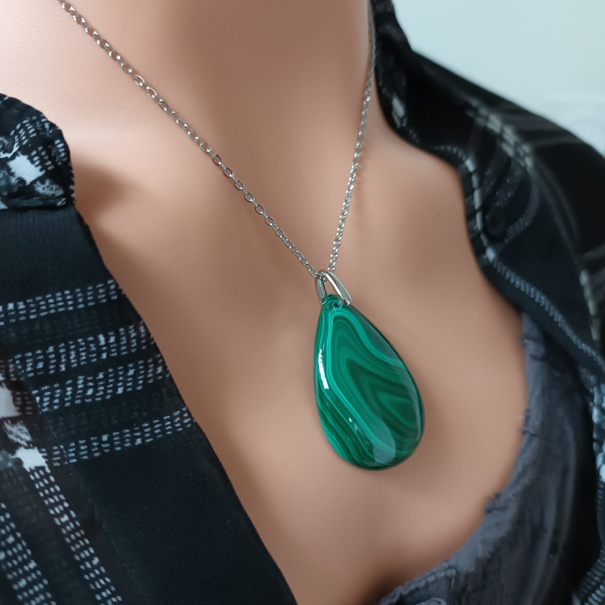 Pendentif malachite - 3,6 × 2,5 cm - chaîne acier inox argent