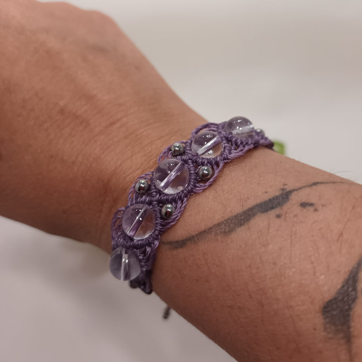 Bracelet cristal de roche 8 mm - micro‑macramé - réglable