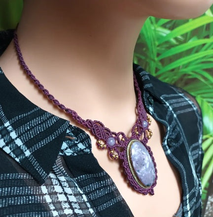 Collier charoïte & lépidolite - micro‑macramé - réglable