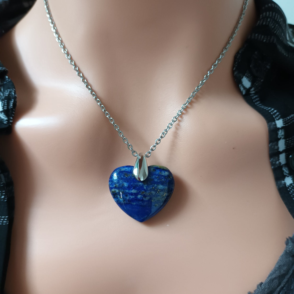 Pendentif cœur lapis‑lazuli - 2,3 × 2,4 cm - chaîne acier inox argent
