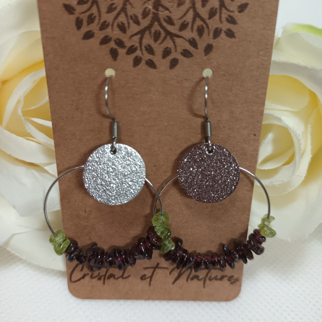 Boucles d’oreilles grenat & péridot - acier inoxydable - 5,5 × 3 cm