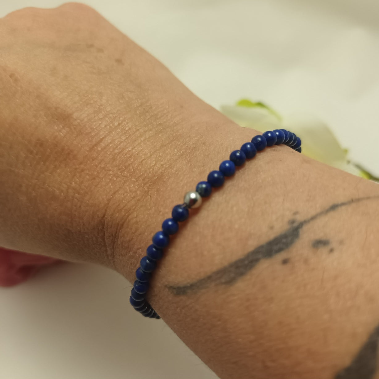 Bracelet lapis‑lazuli 4 mm - perle acier inox - élastique 16 cm