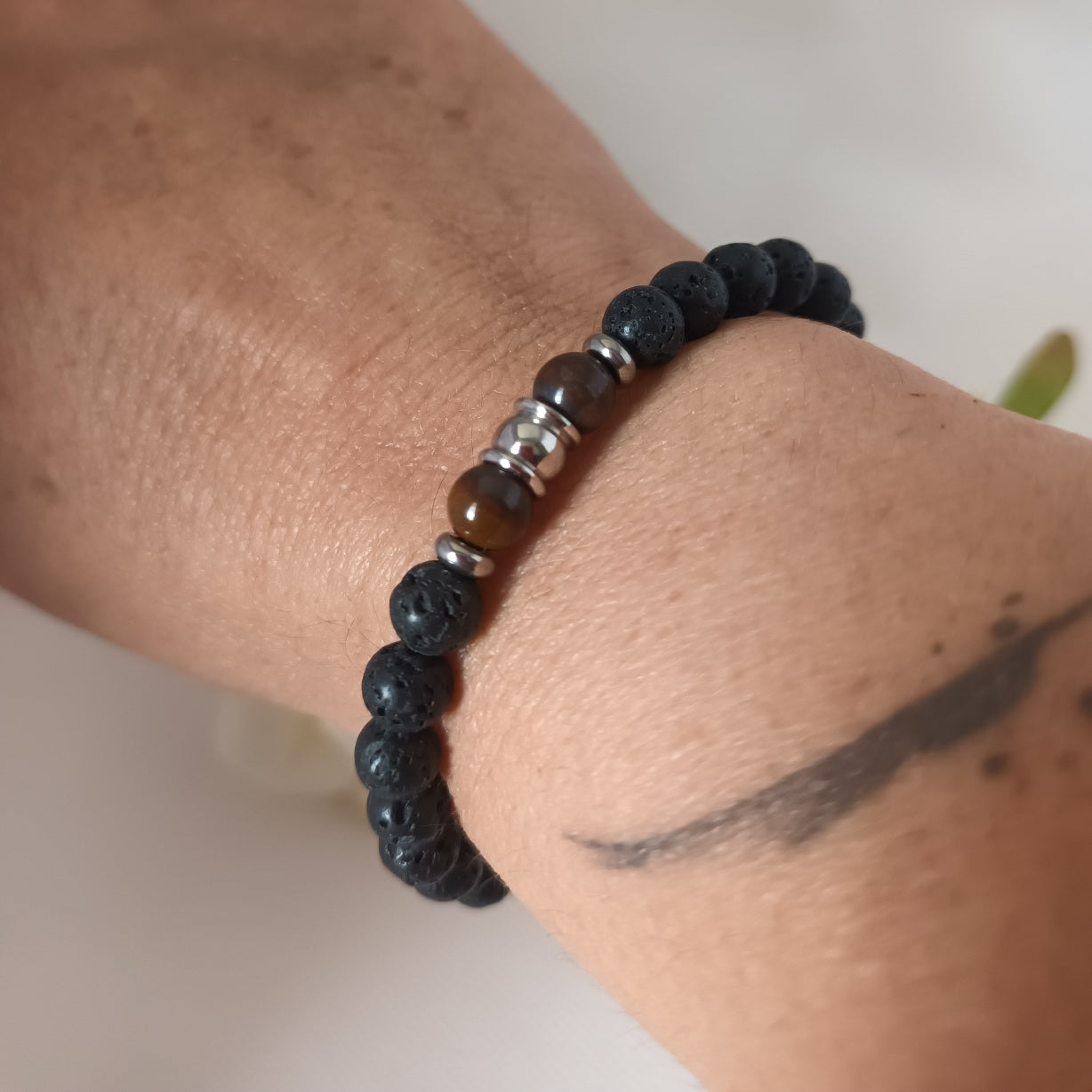 Bracelet pierre de lave et œil de tigre 6 mm - perles acier inox - élastique 16 cm