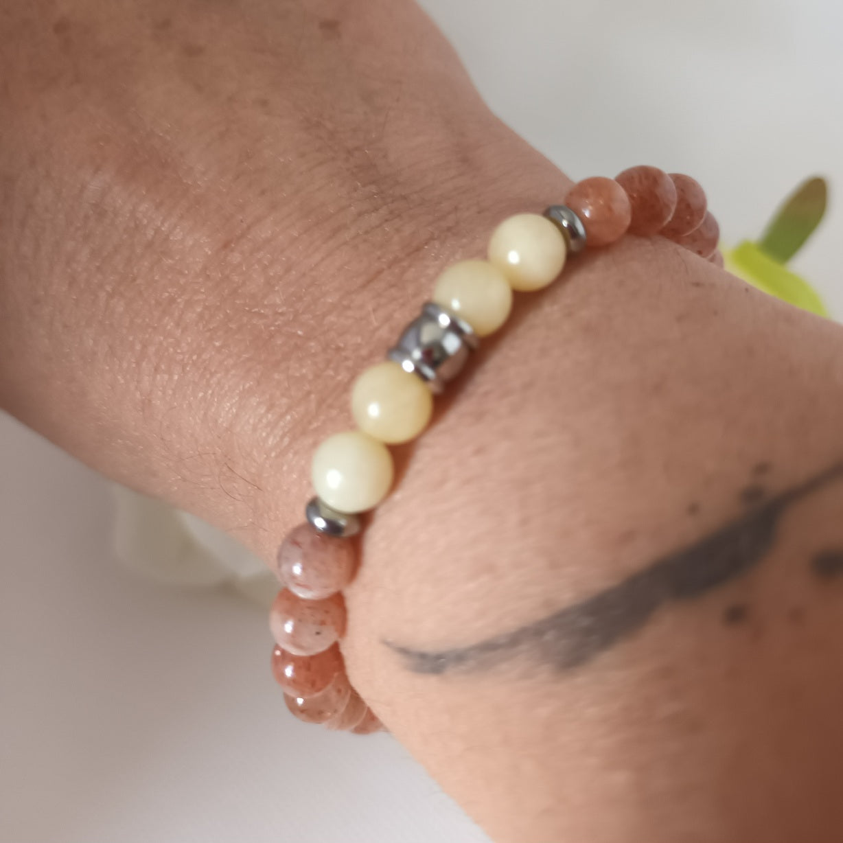 Bracelet pierre de soleil et calcite orange 6 mm - perles acier inox - élastique 16,5 cm