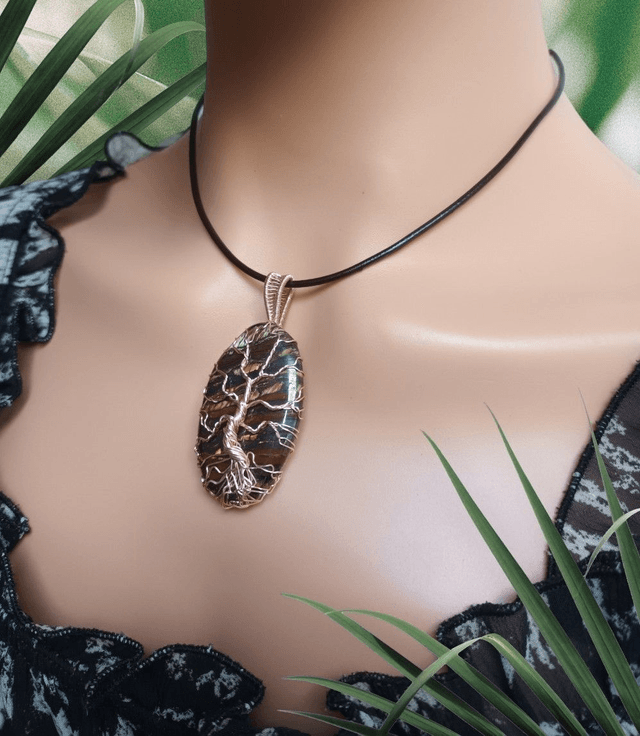 Pendentif arbre de vie pierre oeil de fer