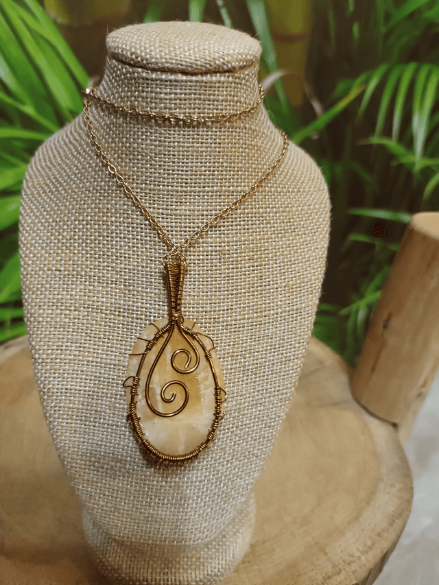 Pendentif arbre de vie en aragonite