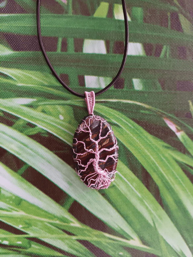 Pendentif arbre de vie pierre oeil de fer