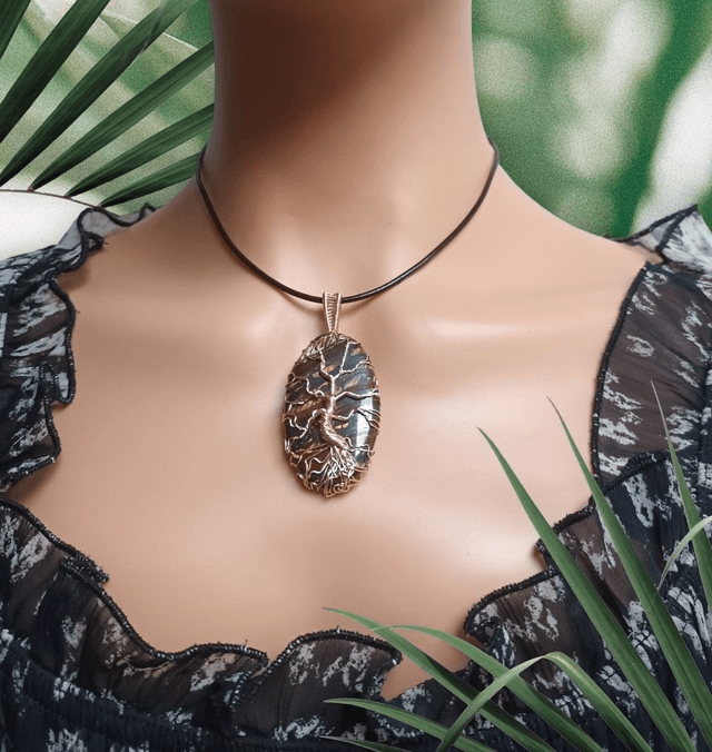 Pendentif arbre de vie pierre oeil de fer