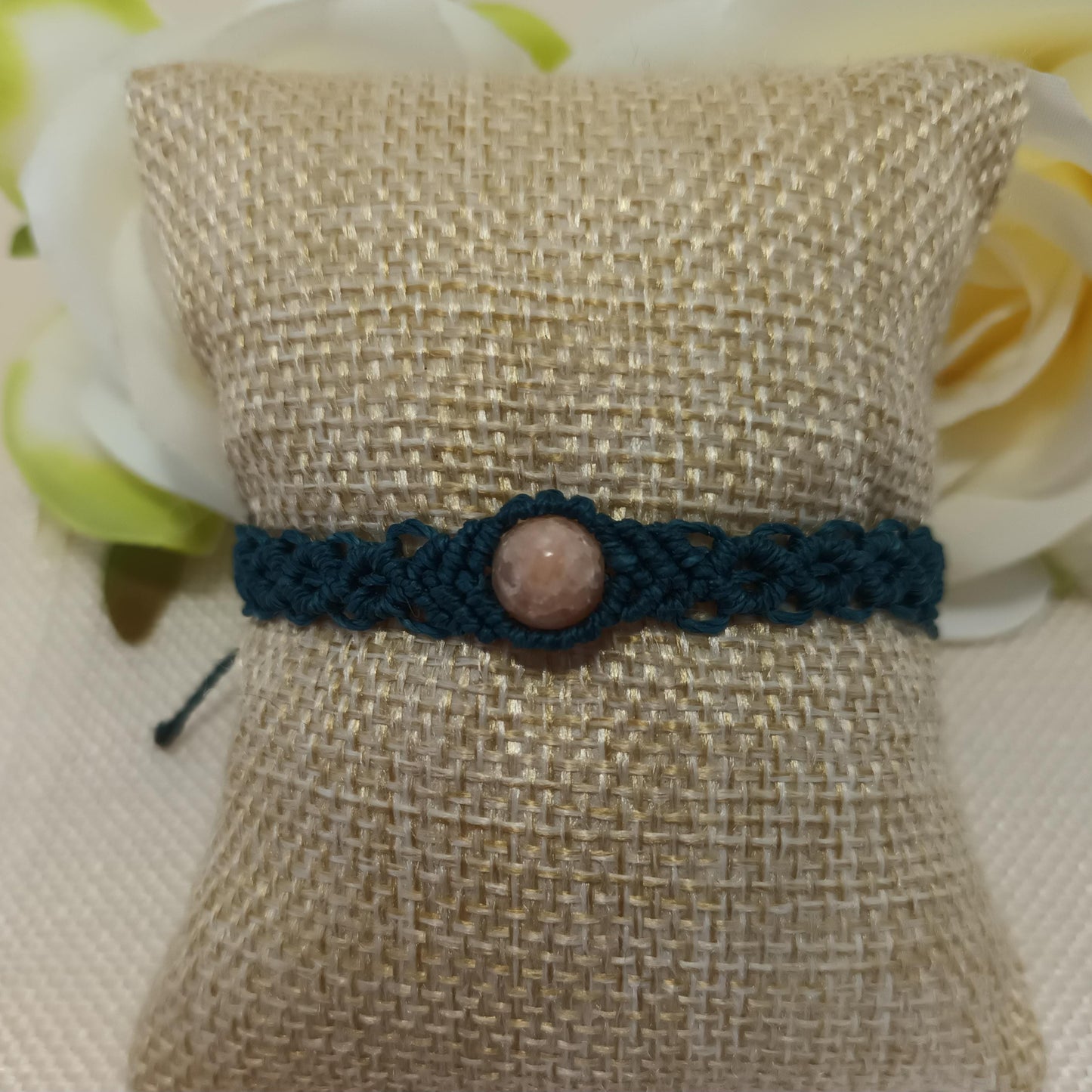 Bracelet pierre de soleil - micro-macramé - réglable