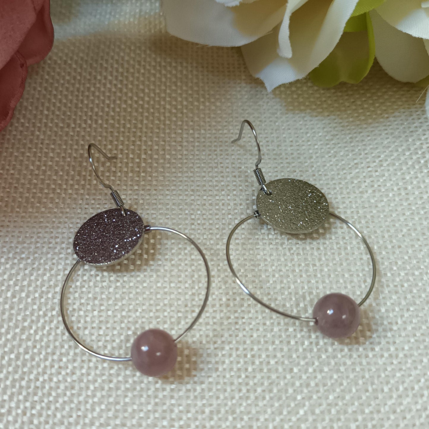 Boucles d’oreilles anneau quartz rose Madagascar - acier inox - 5 × 3 cm
