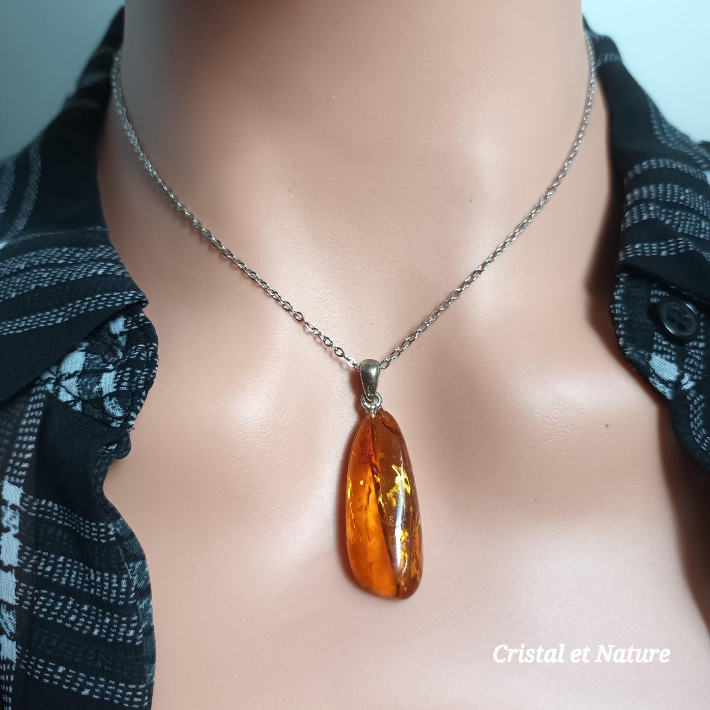 Pendentif ambre naturelle – 3 × 1,2 cm – chaîne acier inox argenté