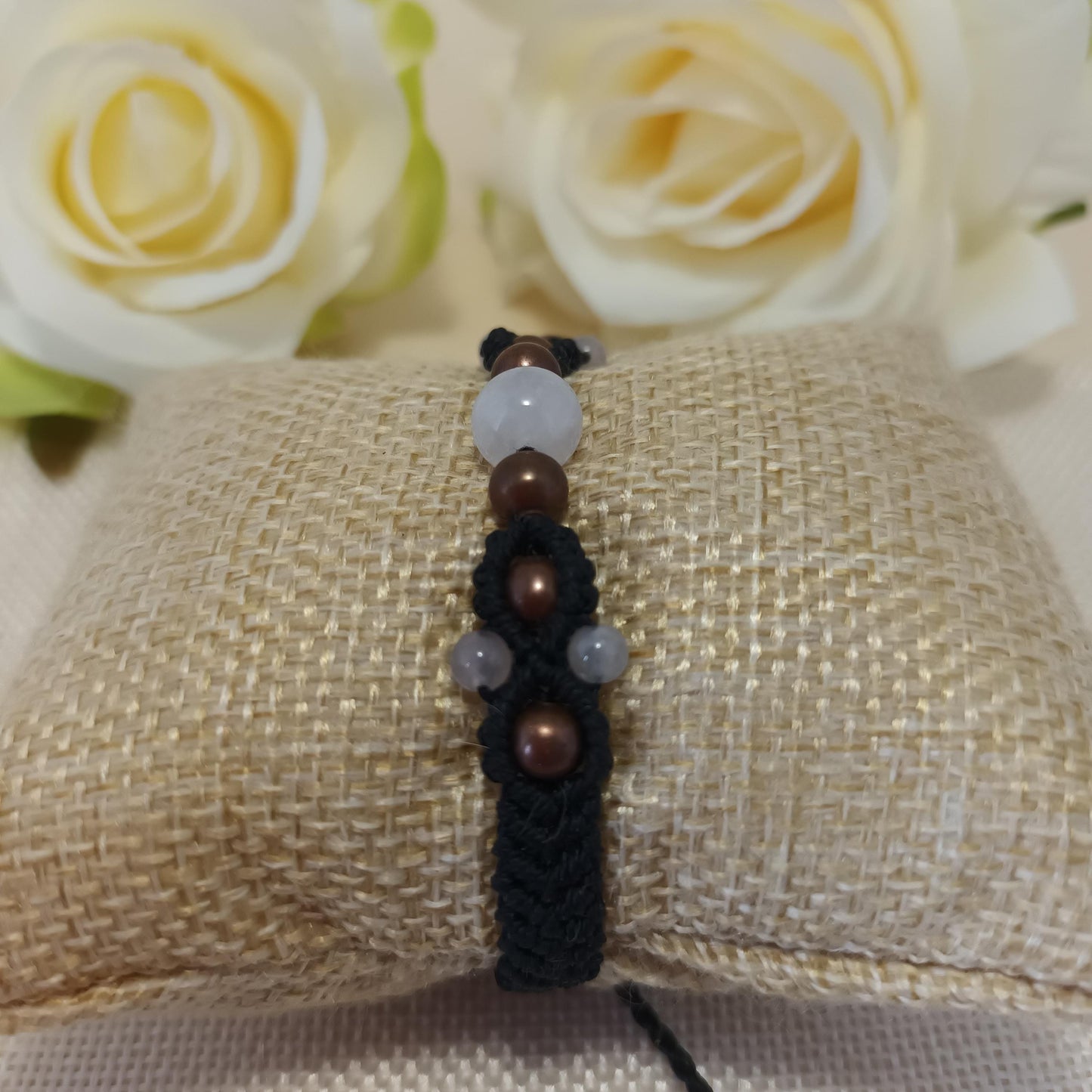 Bracelet quartz rose et laiton - micro-macramé - réglable