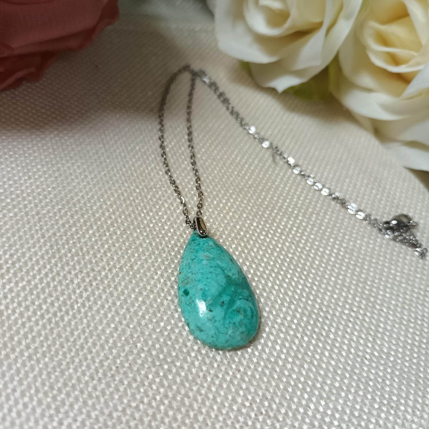 Pendentif turquoise du Pérou 3,4 × 1,9 cm - chaîne acier inox argent