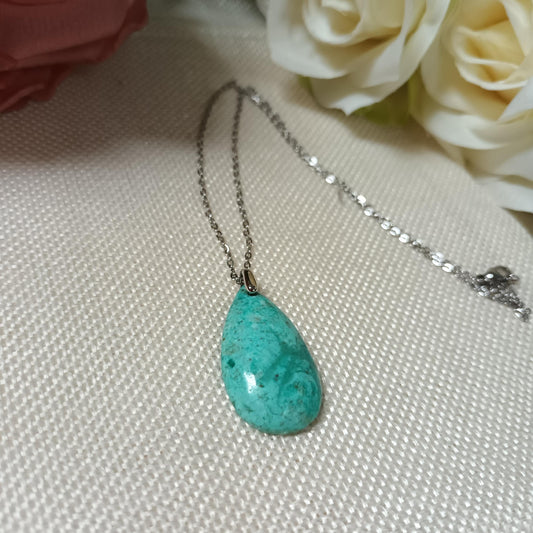 Pendentif turquoise du Pérou 3,4 × 1,9 cm - chaîne acier inox argent