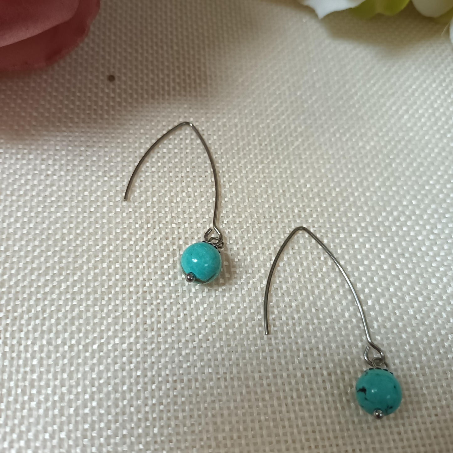 Boucles d’oreilles turquoise et acier inox - 4,5 × 0,8 cm