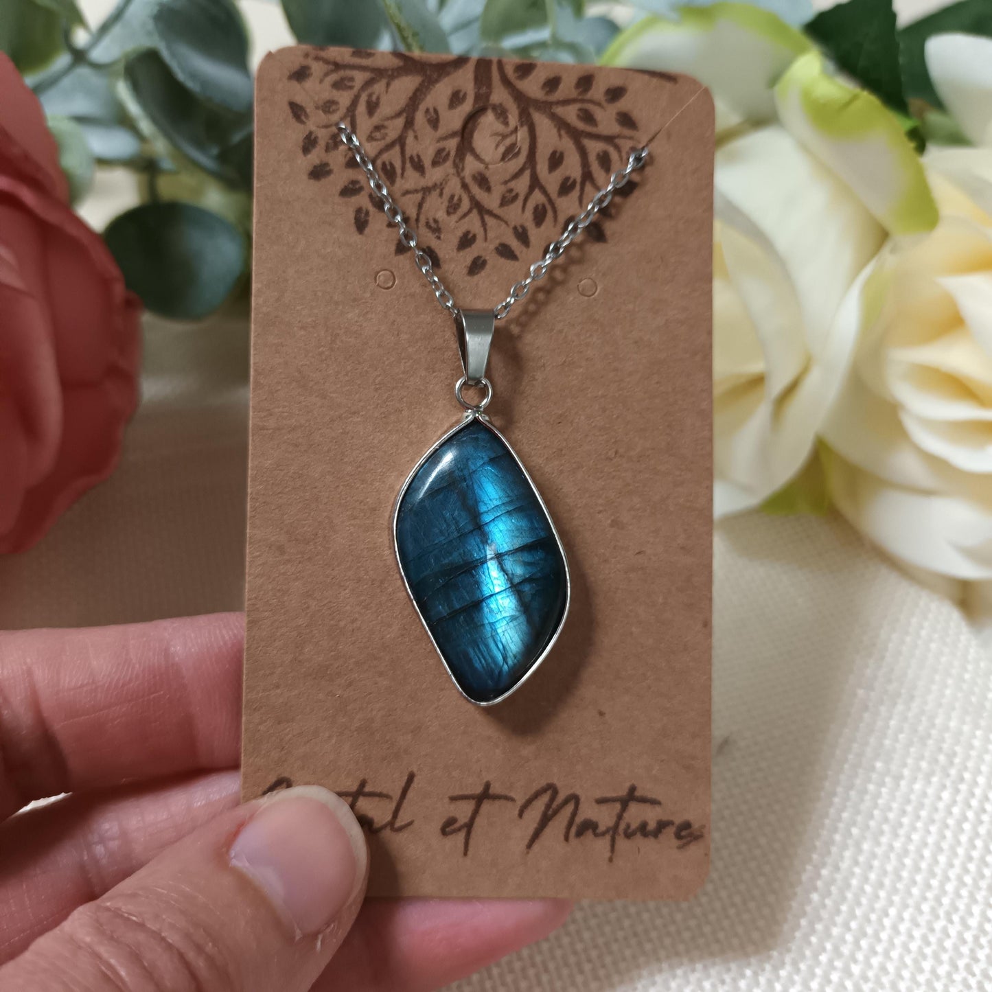Pendentif labradorite sertie – 3 × 1,7 cm – chaîne acier inox argent