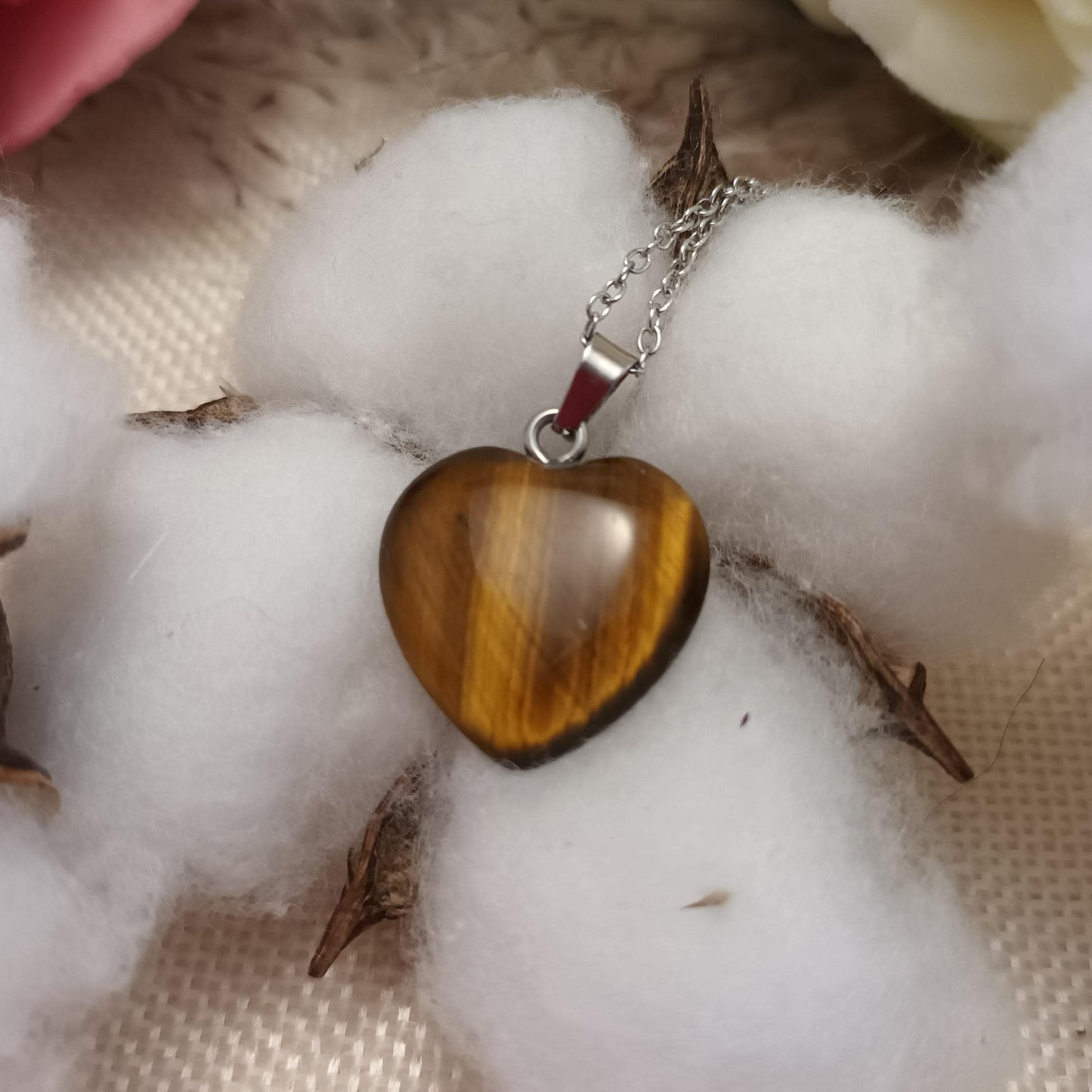 Pendentif cœur œil de tigre 2 × 2 cm - chaîne acier inox argent