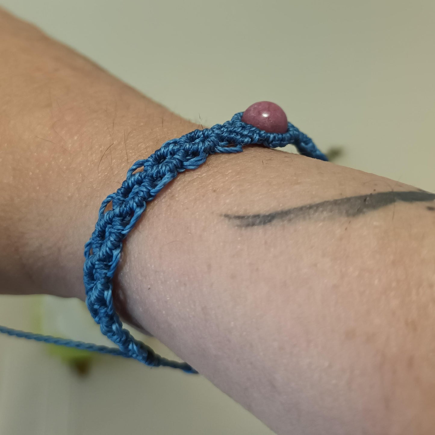 Bracelet rhodonite - micro-macramé - réglable