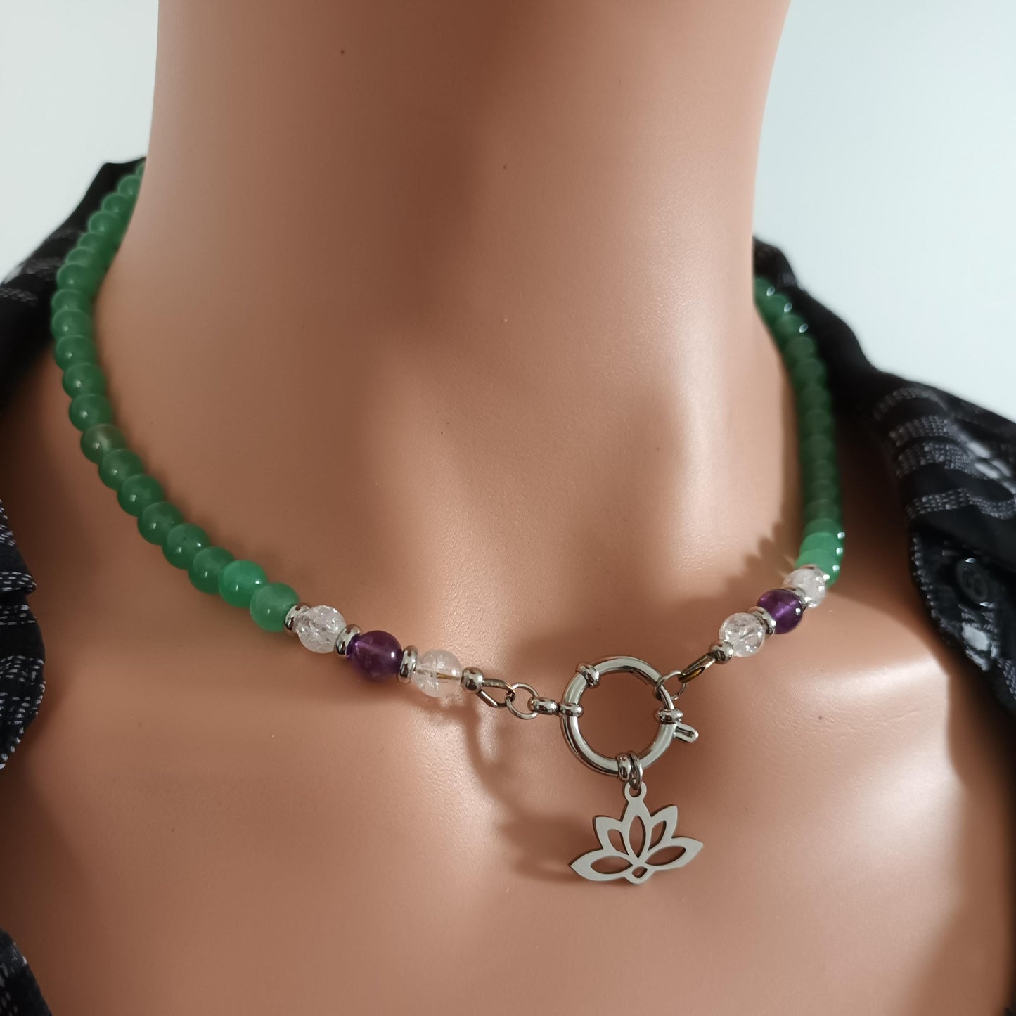 Collier aventurine verte - cristal craquelé - améthyste perles 6 mm - lotus acier inox - 43 cm