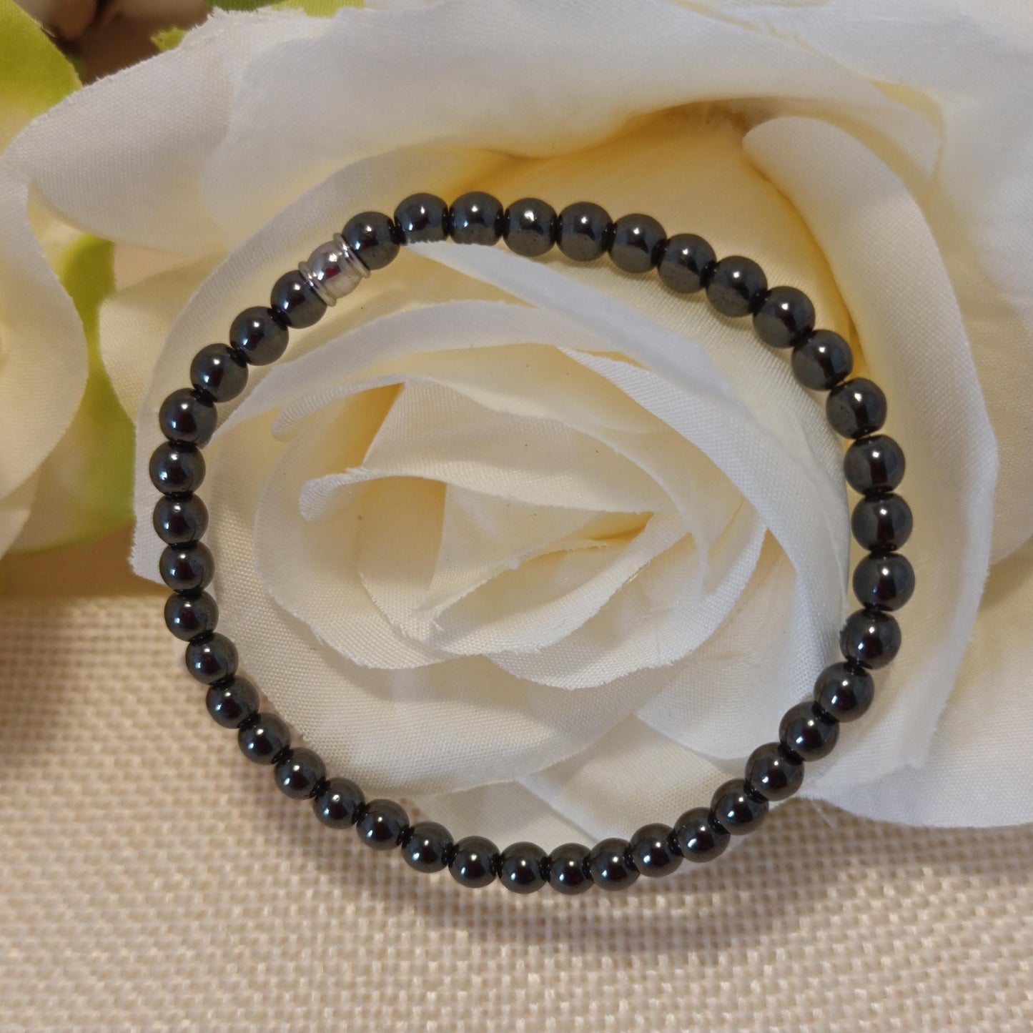 Bracelet hématite 4 mm - perle acier inox – élastique 15 cm