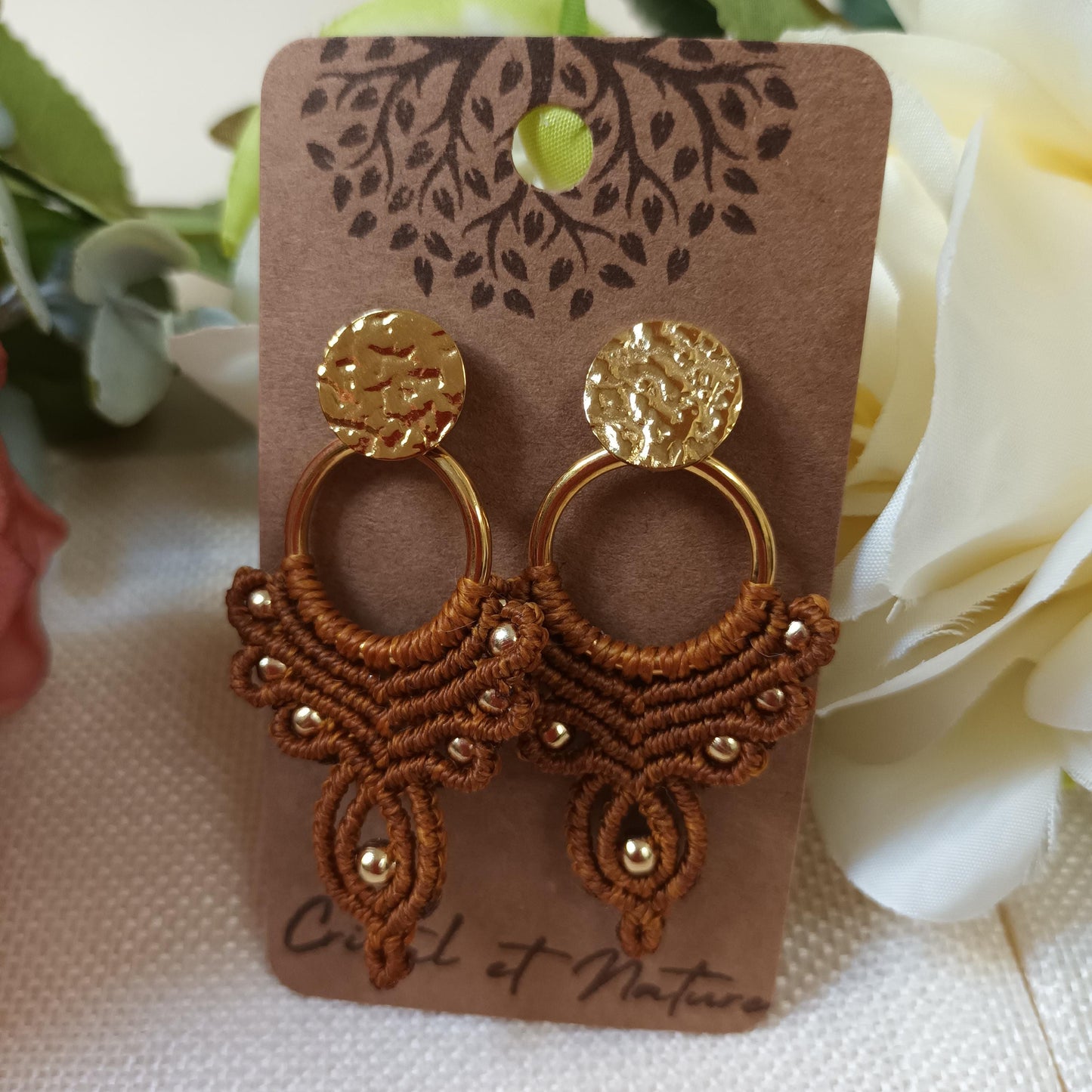 Boucles d’oreilles micro‑macramé - acier inox or - 6 × 3,2 cm