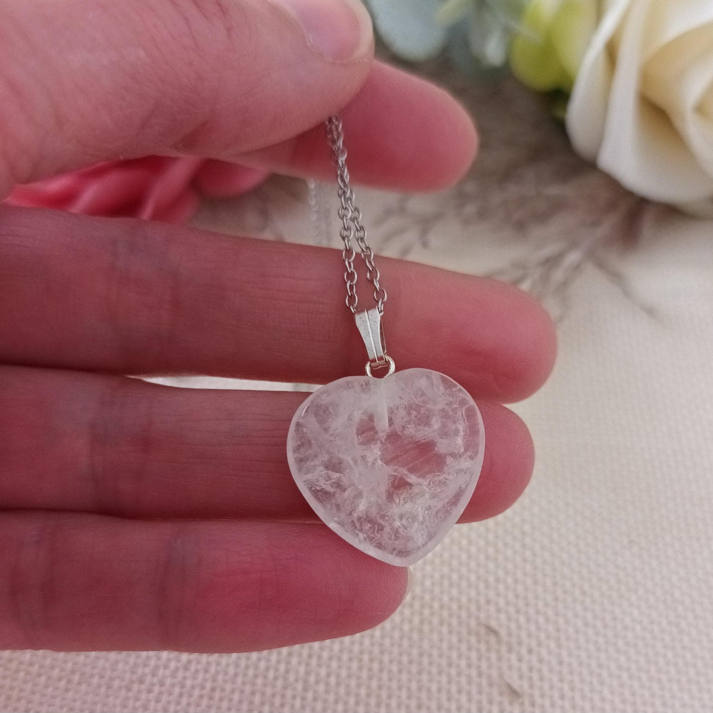 Pendentif cœur cristal de roche 2 × 2 cm - chaîne acier inox argent