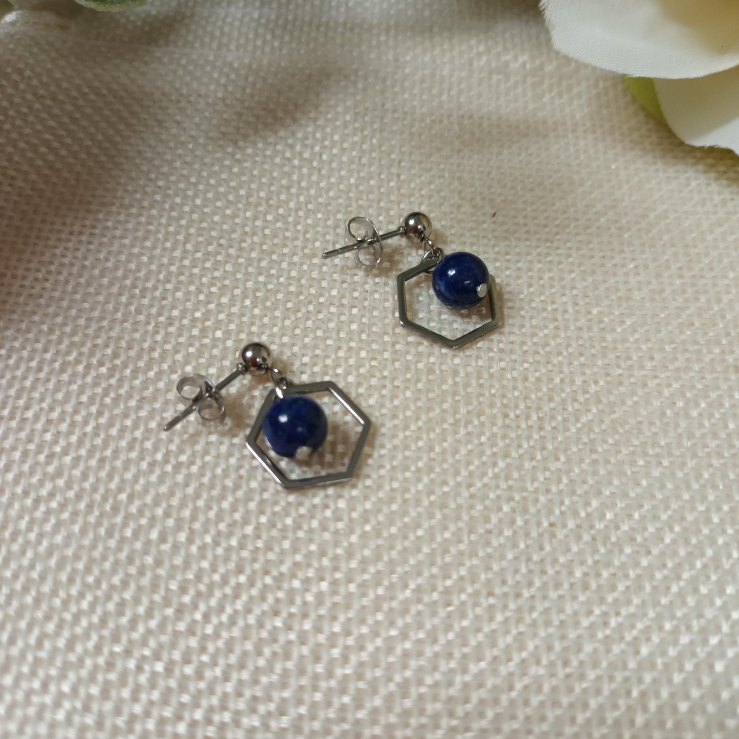 Boucles d’oreilles lapis‑lazuli – acier inox argent – 2 × 1,2 cm
