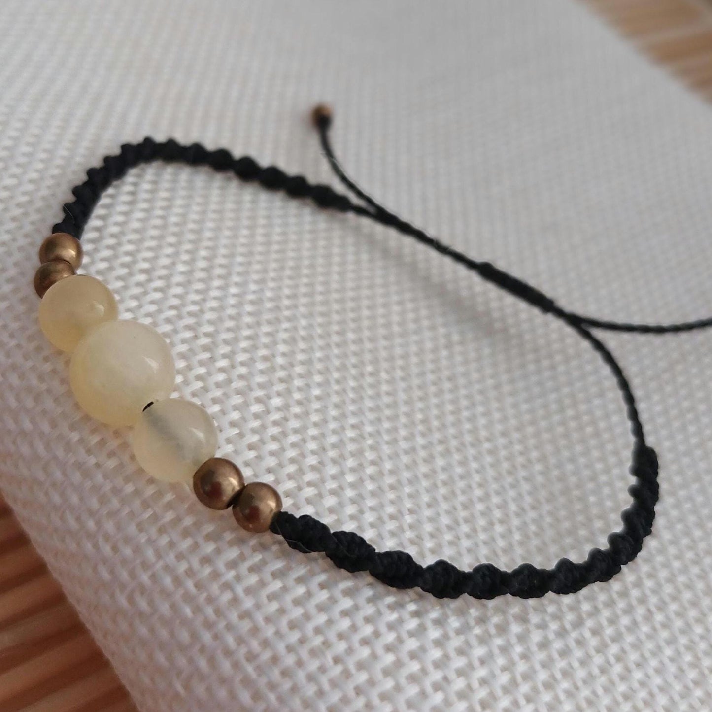 Bracelet micro‑macramé calcite jaune – perles 8 mm et 6 mm – ajustable