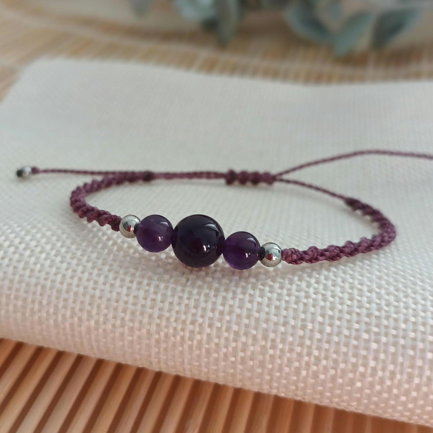 Bracelet micro‑macramé améthyste – perles 8 mm et 6 mm – ajustable