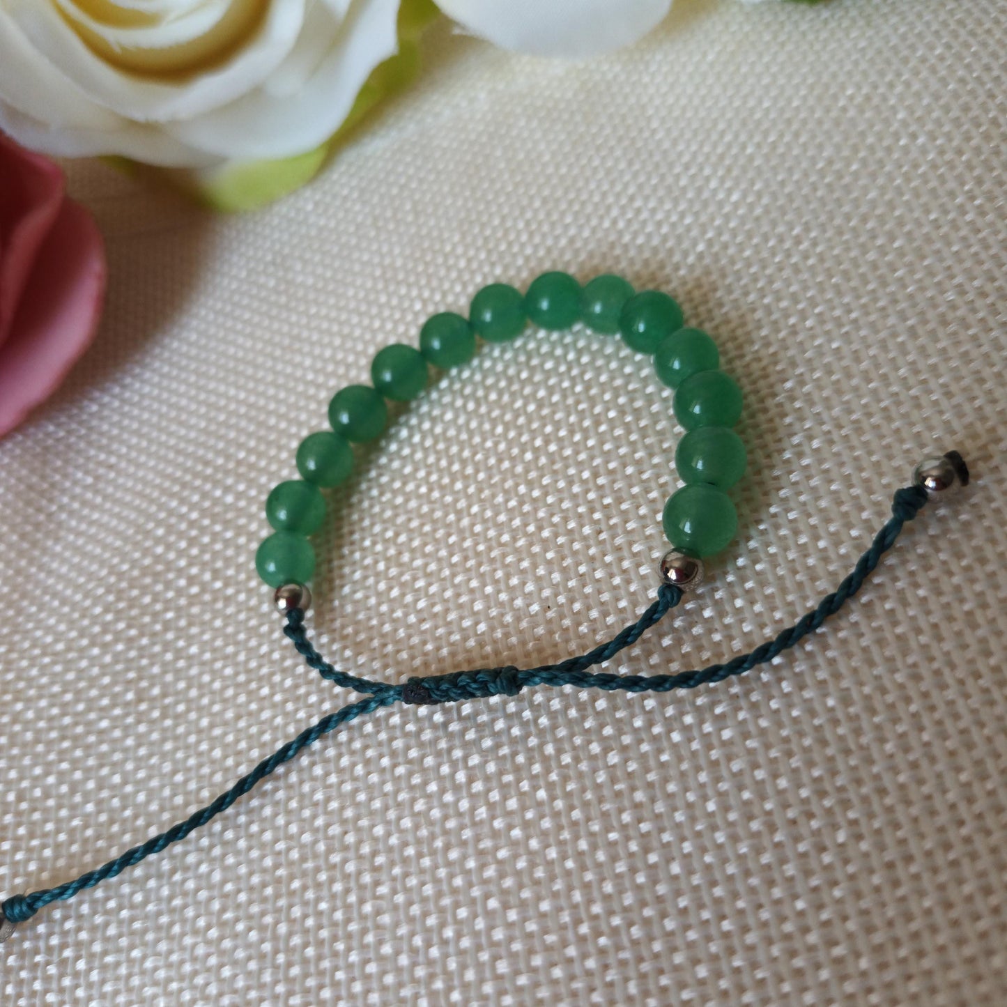 Bracelet enfant aventurine verte – perles 6 mm – macramé réglable