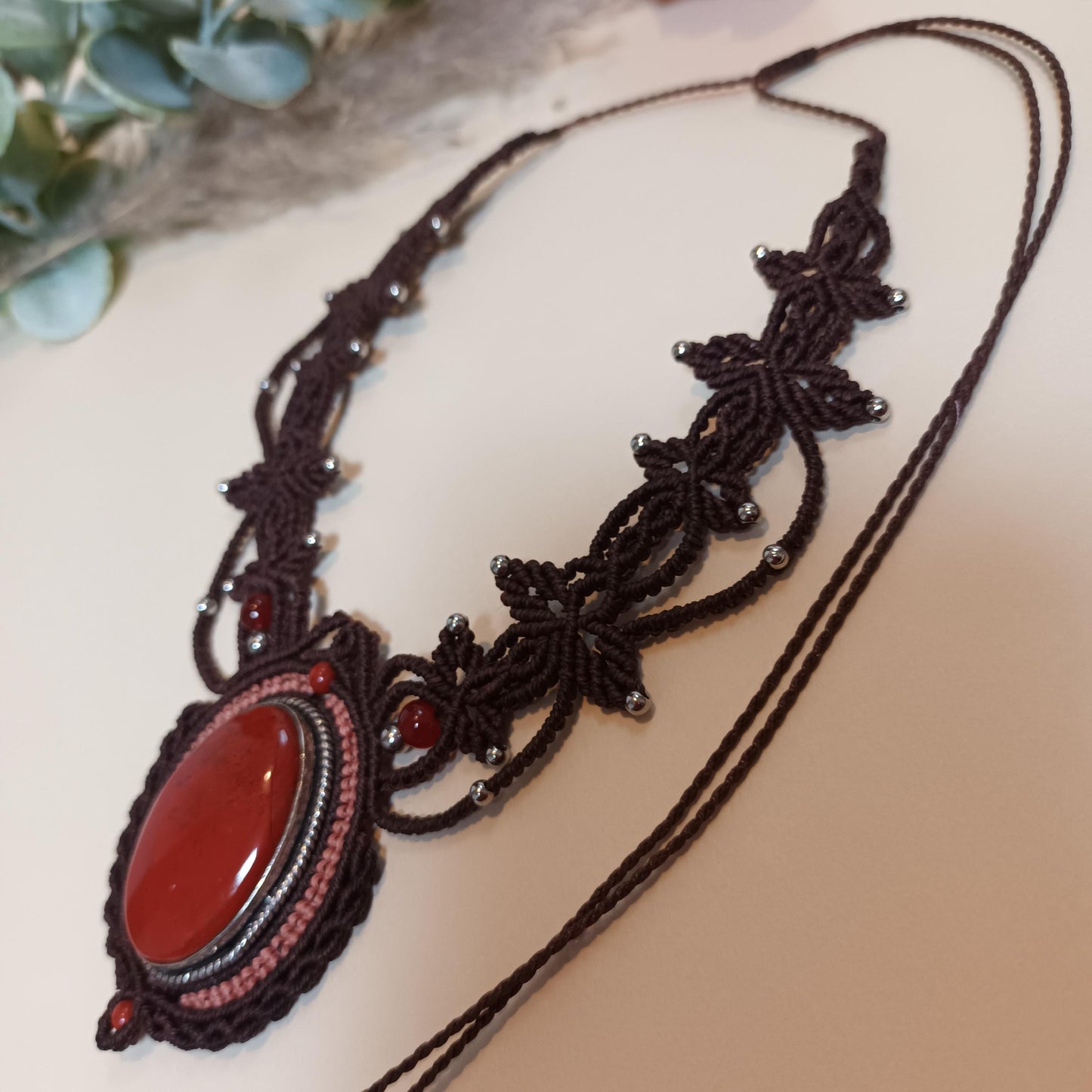 Collier micro‑macramé jaspe rouge et cornaline – pierre 3,7 × 2,3 cm