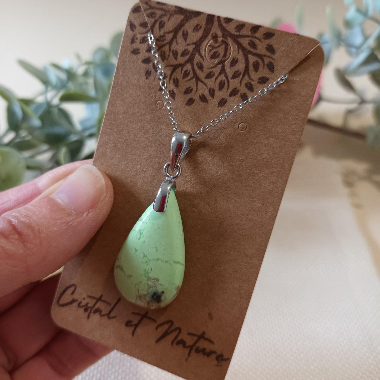 Pendentif chrysoprase citron – bélière argent – 3,2 × 1,8 cm – chaîne inox