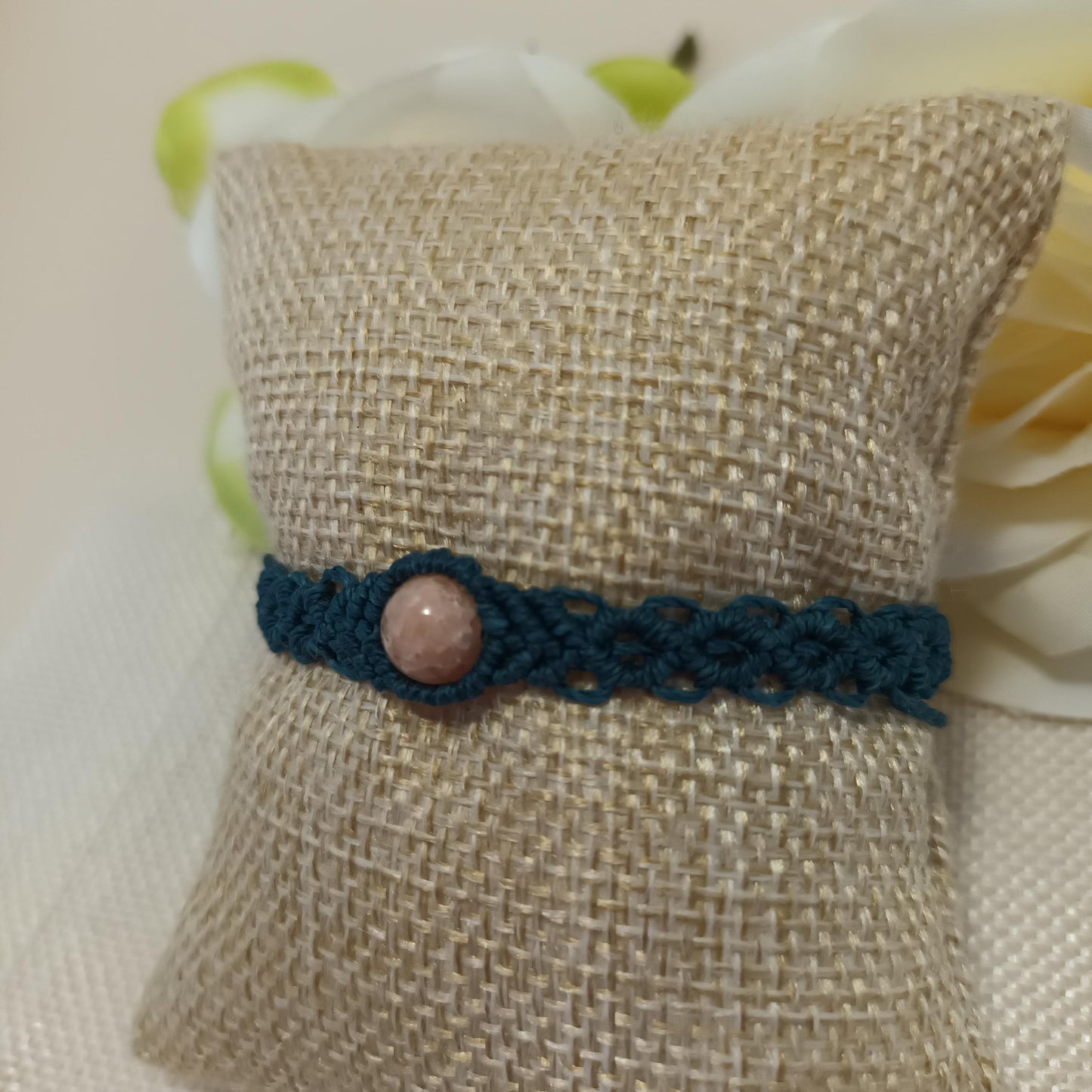 Bracelet pierre de soleil - micro-macramé - réglable
