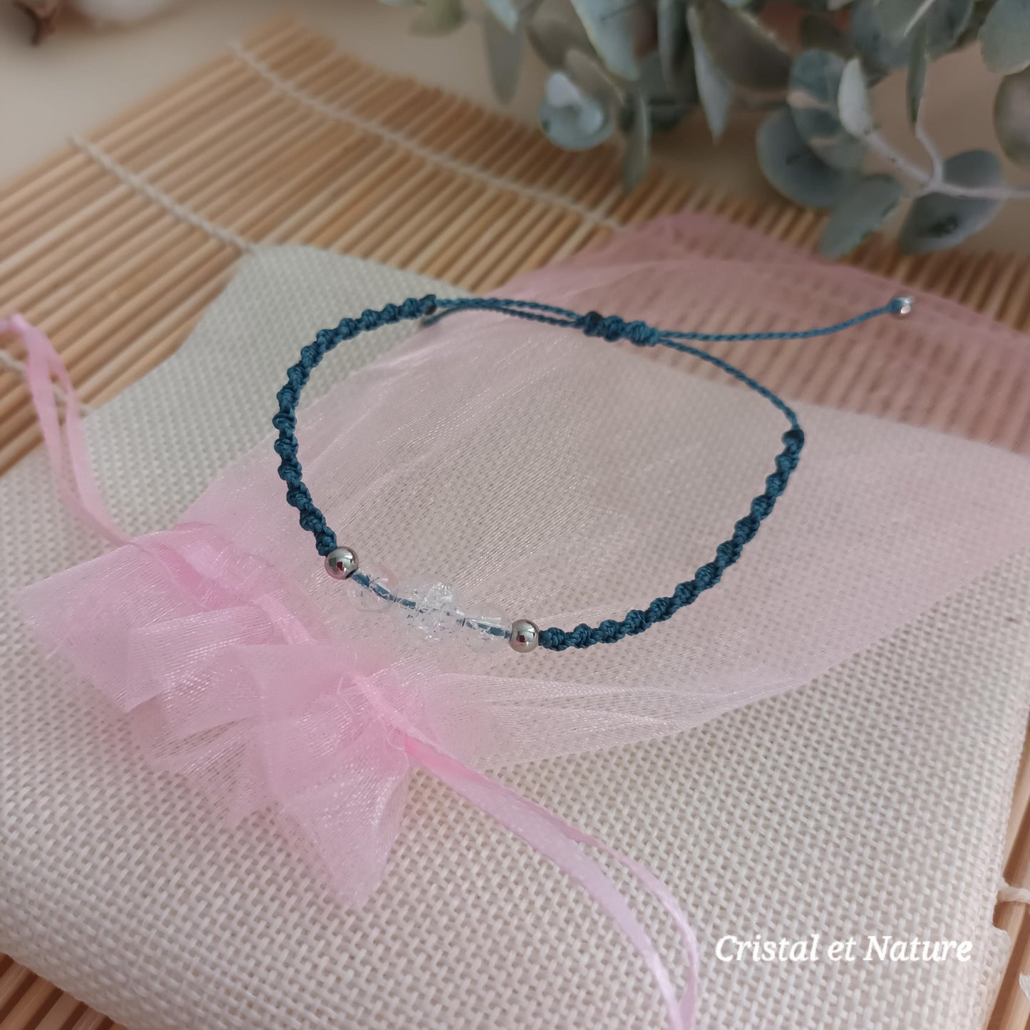Bracelet micro‑macramé cristal de roche – perles 8 mm et 6 mm – ajustable
