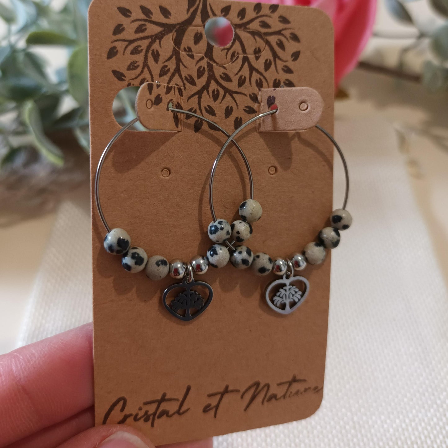 Boucles d’oreilles anneau cœur arbre de vie - jaspe dalmatien - acier inox argent - 4 × 3 cm