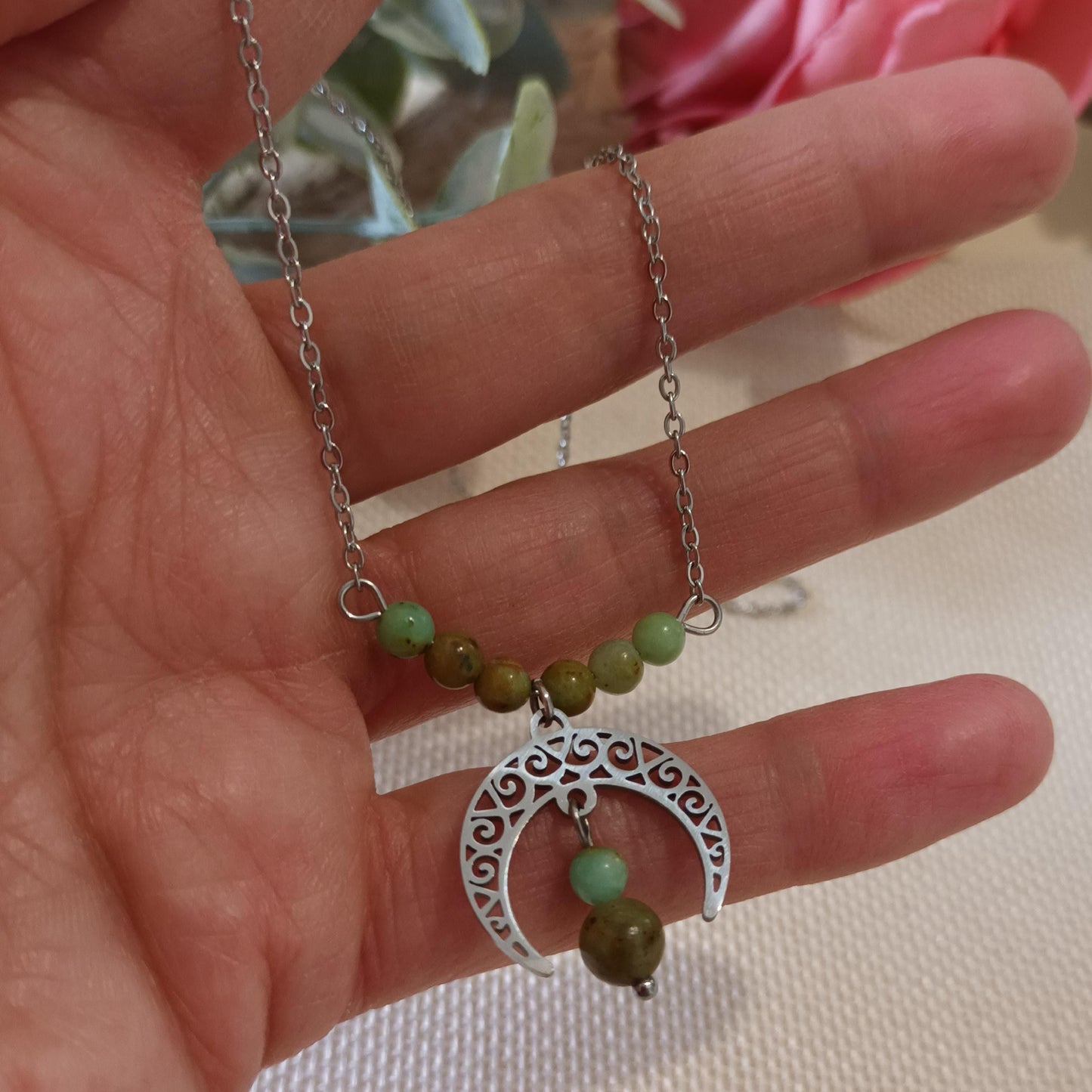 Collier turquoise de Mongolie – corne tribale argent 3,5 × 3,2 cm – perles 4 & 6 mm – acier inox