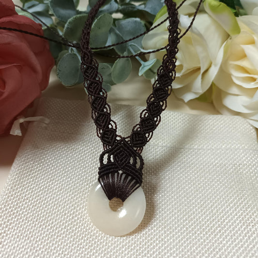 Collier donut calcite jaune 3 cm – micro‑macramé - réglable