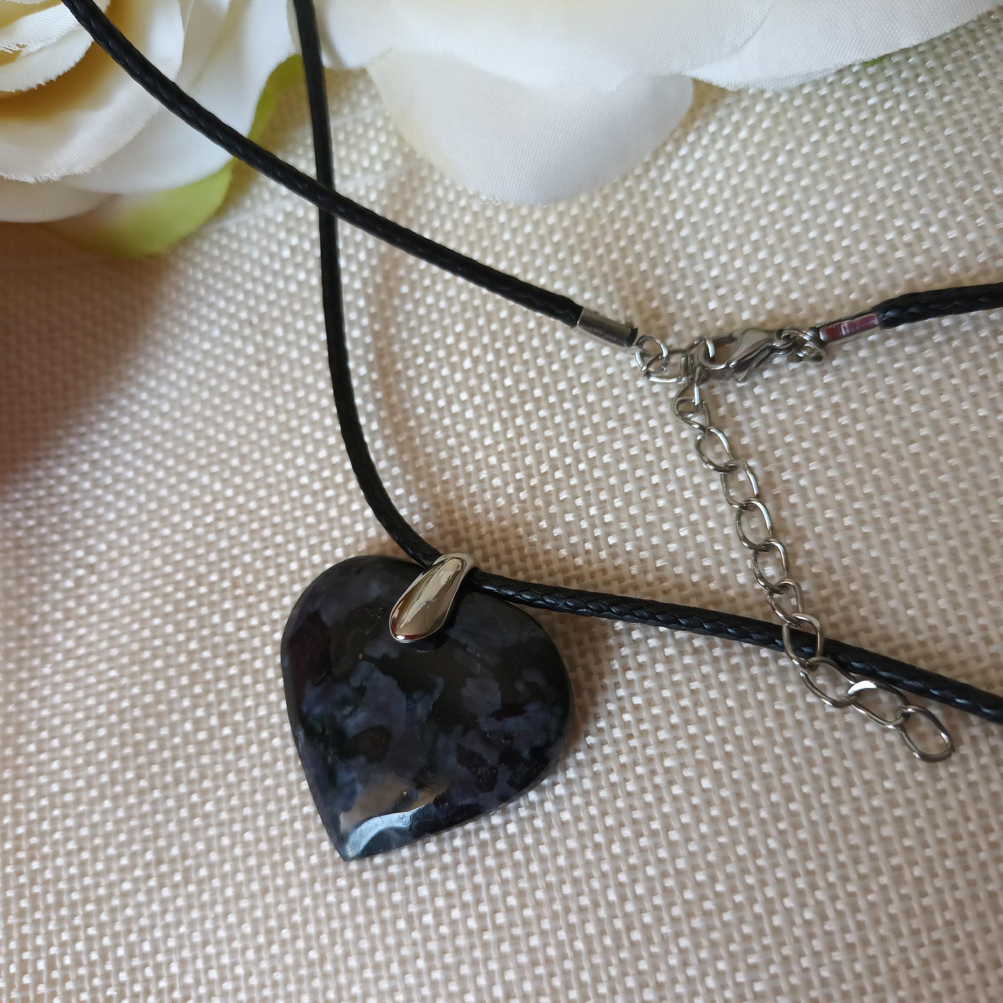 Pendentif cœur gabbro – cordon réglable