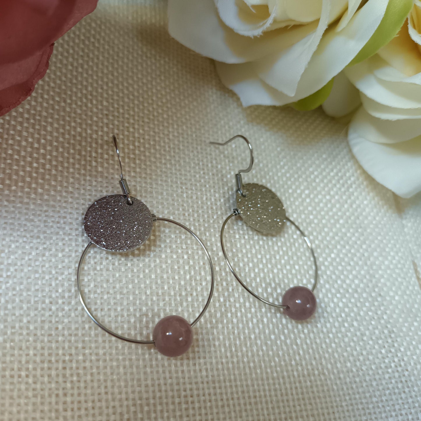 Boucles d’oreilles anneau quartz rose Madagascar - acier inox - 5 × 3 cm