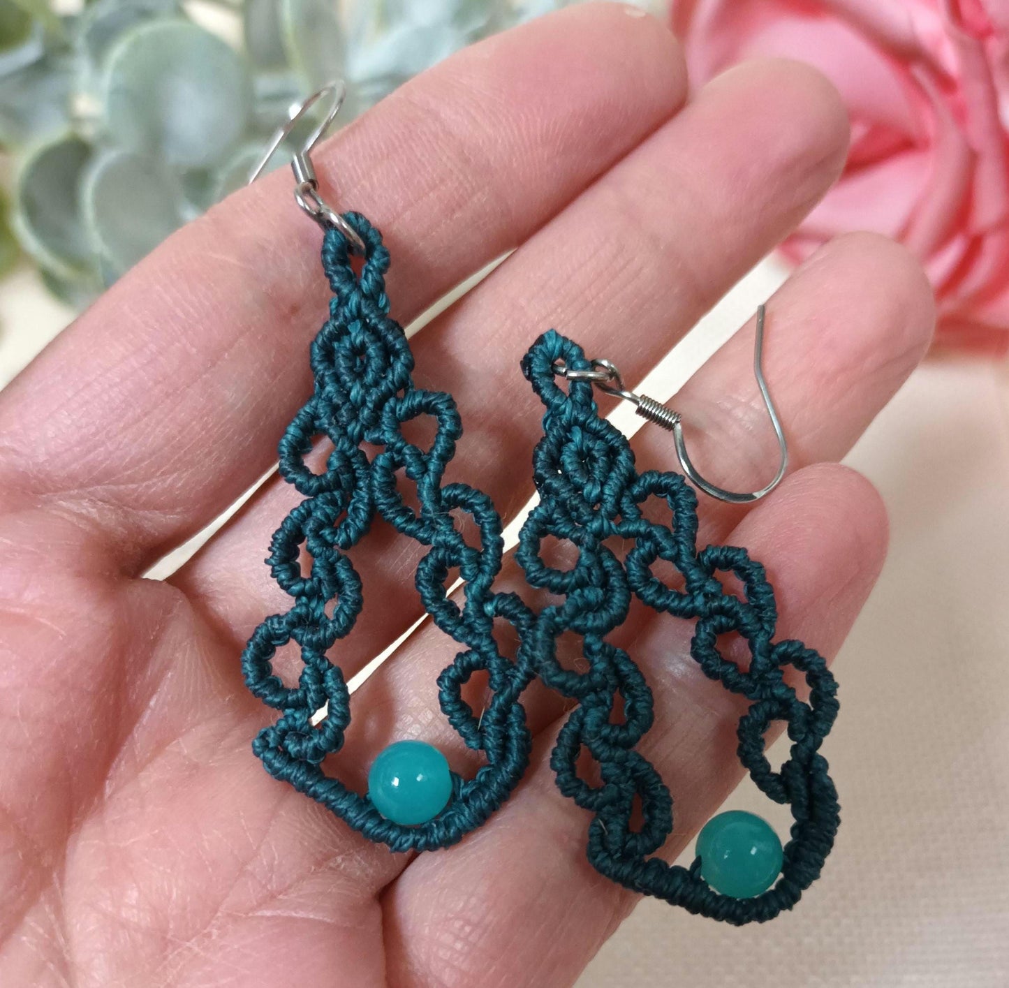 Boucles d’oreilles amazonite du Pérou – micro‑macramé – pendantes 6,4 cm