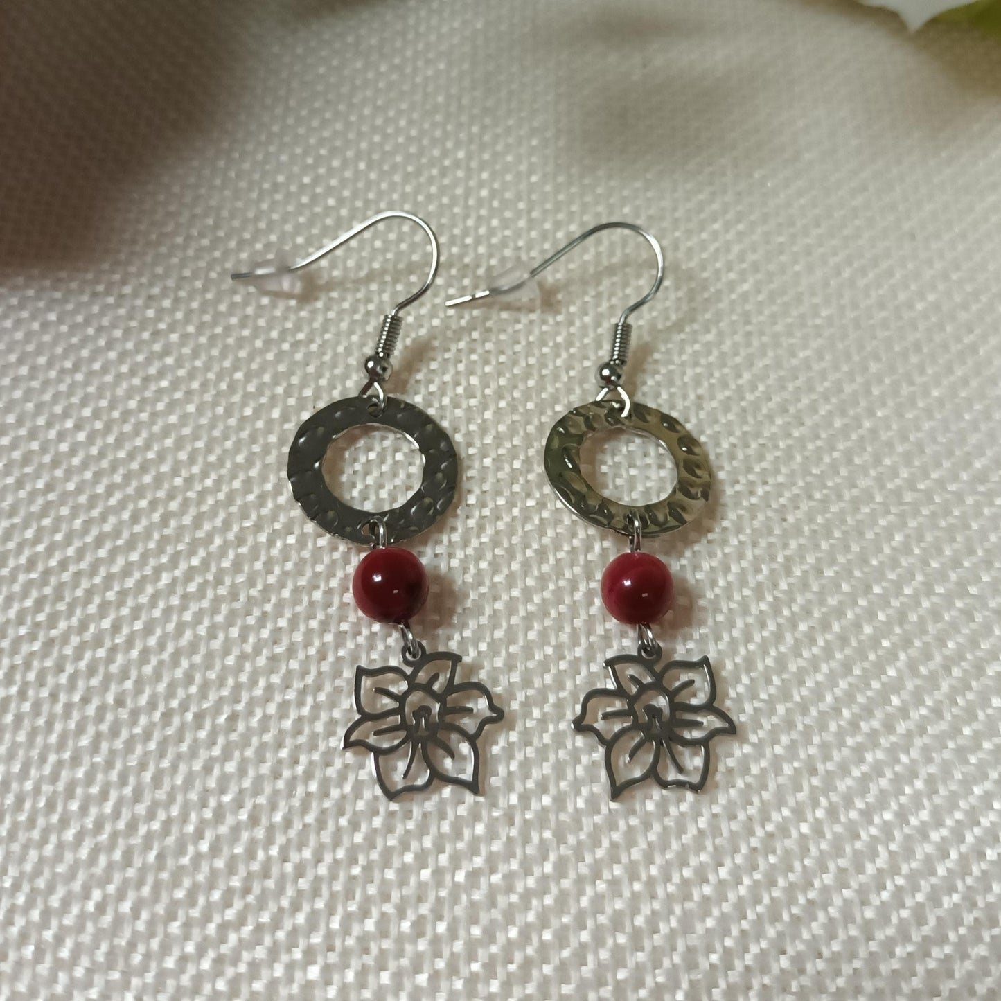 Boucles d’oreilles œil de tigre teinté - acier inox argent - 5,6 × 1,5 cm