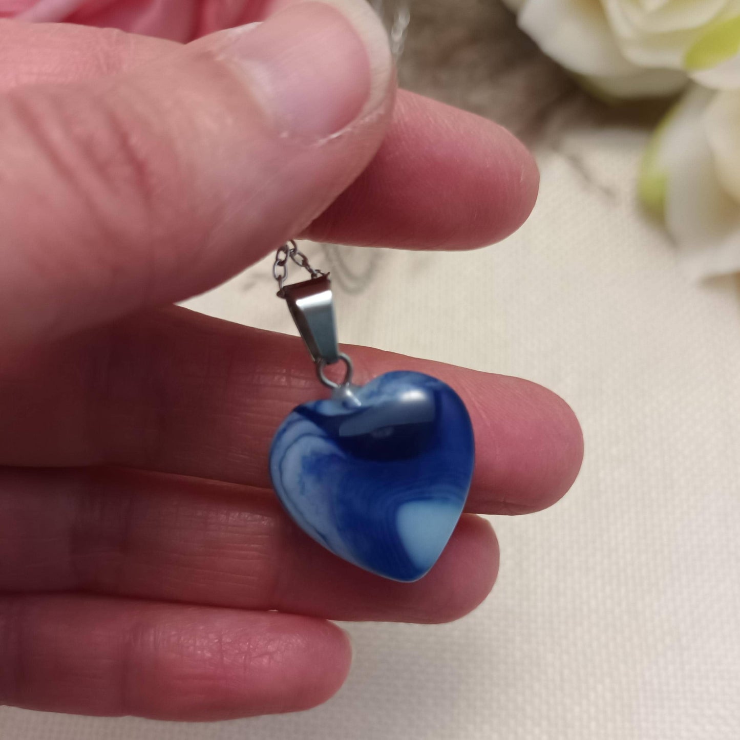 Pendentif cœur agate bleu 2 × 2 cm - chaîne acier inox argent