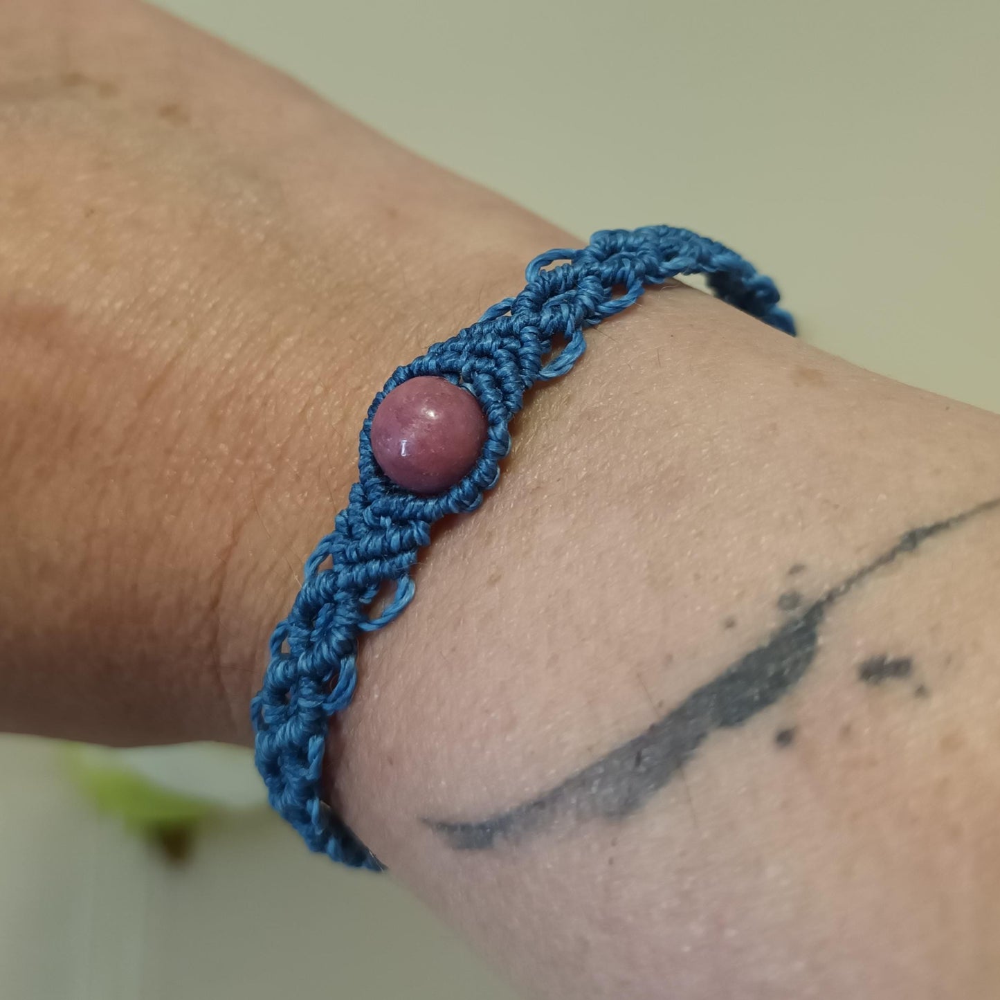 Bracelet rhodonite - micro-macramé - réglable