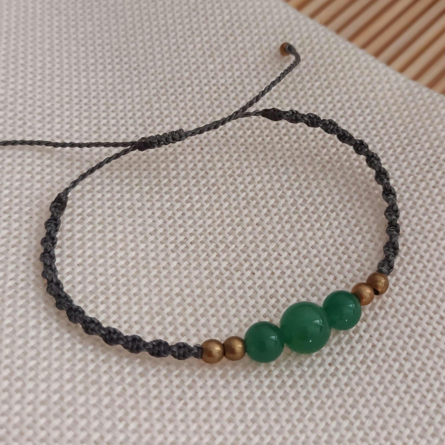 Bracelet micro‑macramé réglable – aventurine verte et laiton